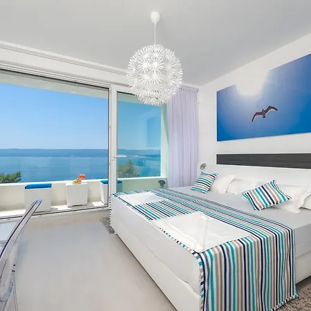 Villa R - *
